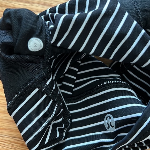 Lululemon energy longline sports bra (size 2) - Picture 3 of 3